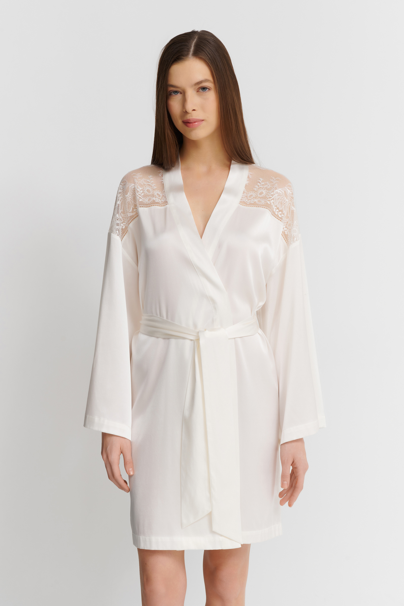 Шелковый халат с кружевом Бренд 