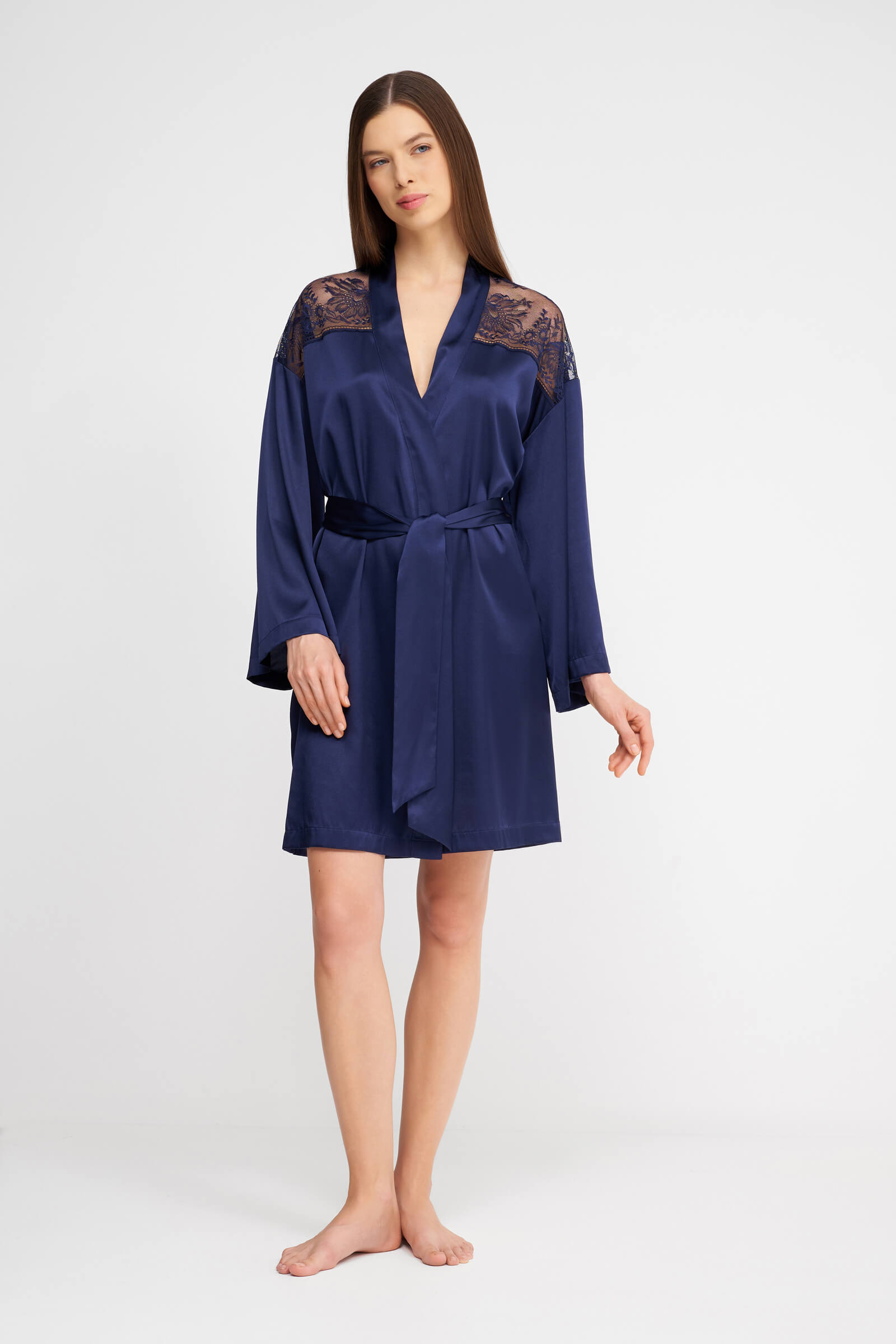 Шелковый халат с кружевом Бренд 
