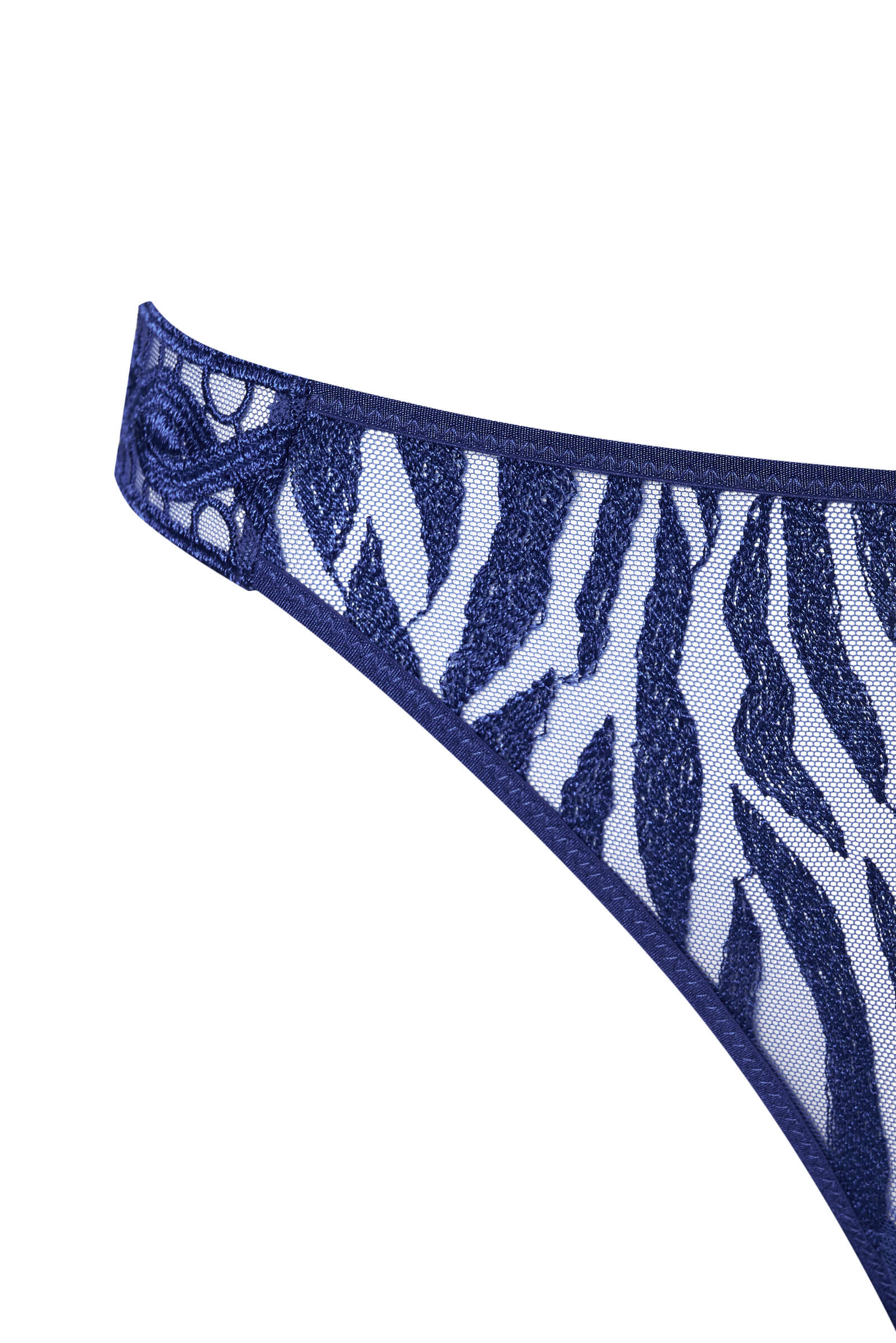 Трусы танга с вышивкой Бренд 