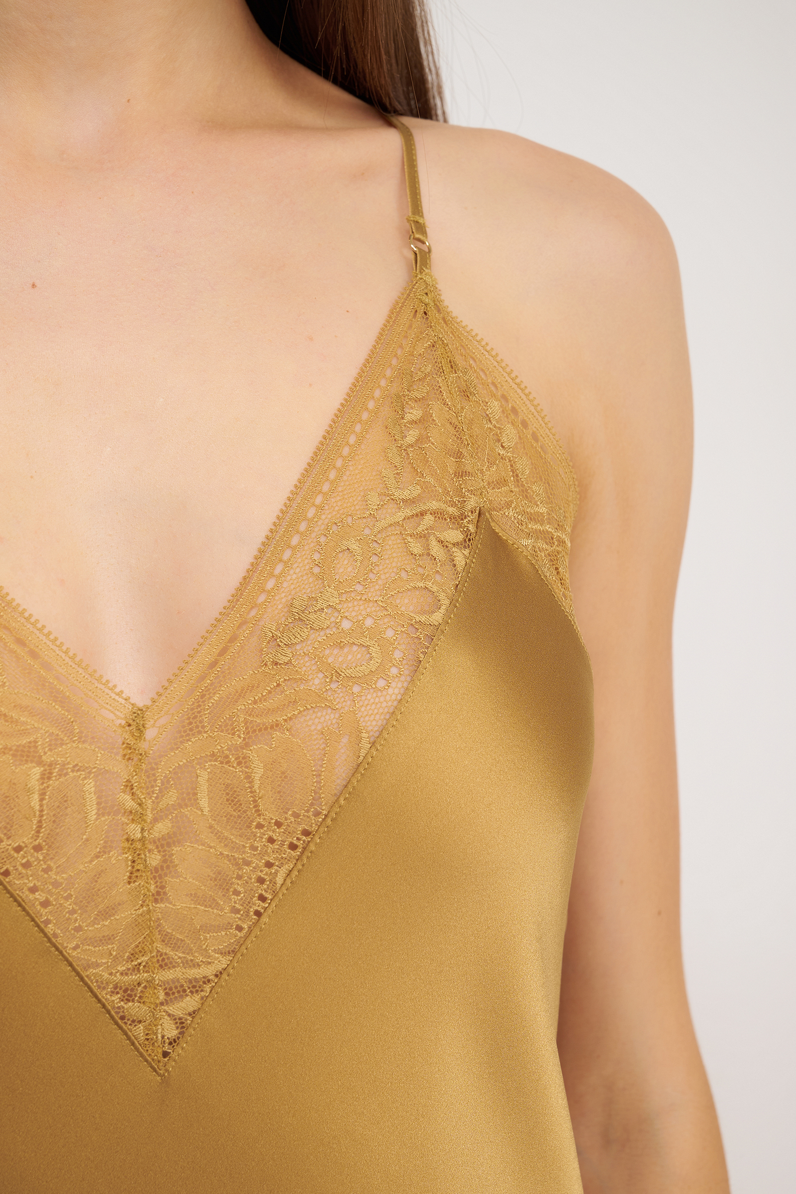 Шелковая комбинация с V-образным вырезом Бренд  Изображение 5