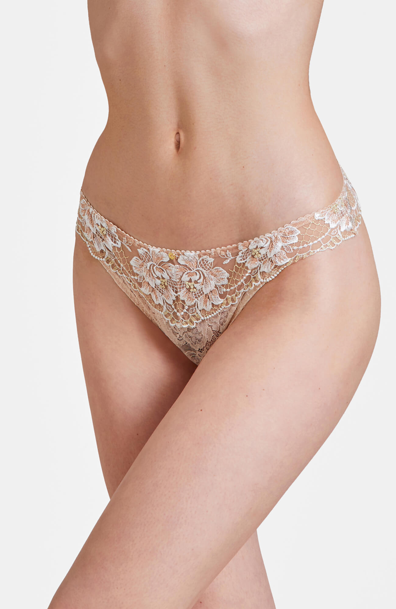 Трусы стринги с цветочной вышивкой Бренд 