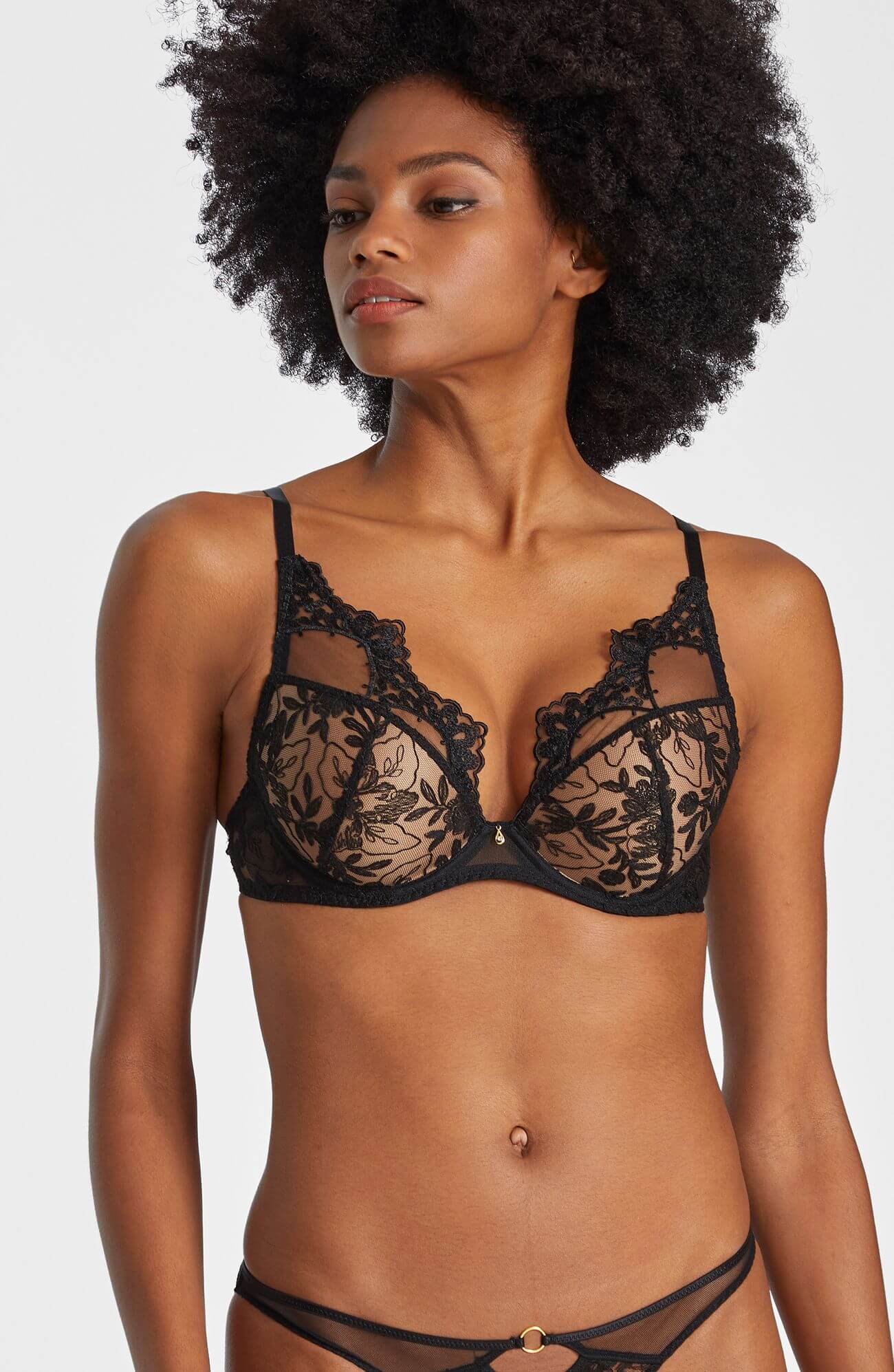 Бюстгальтер с треугольными чашками на косточках Бренд 