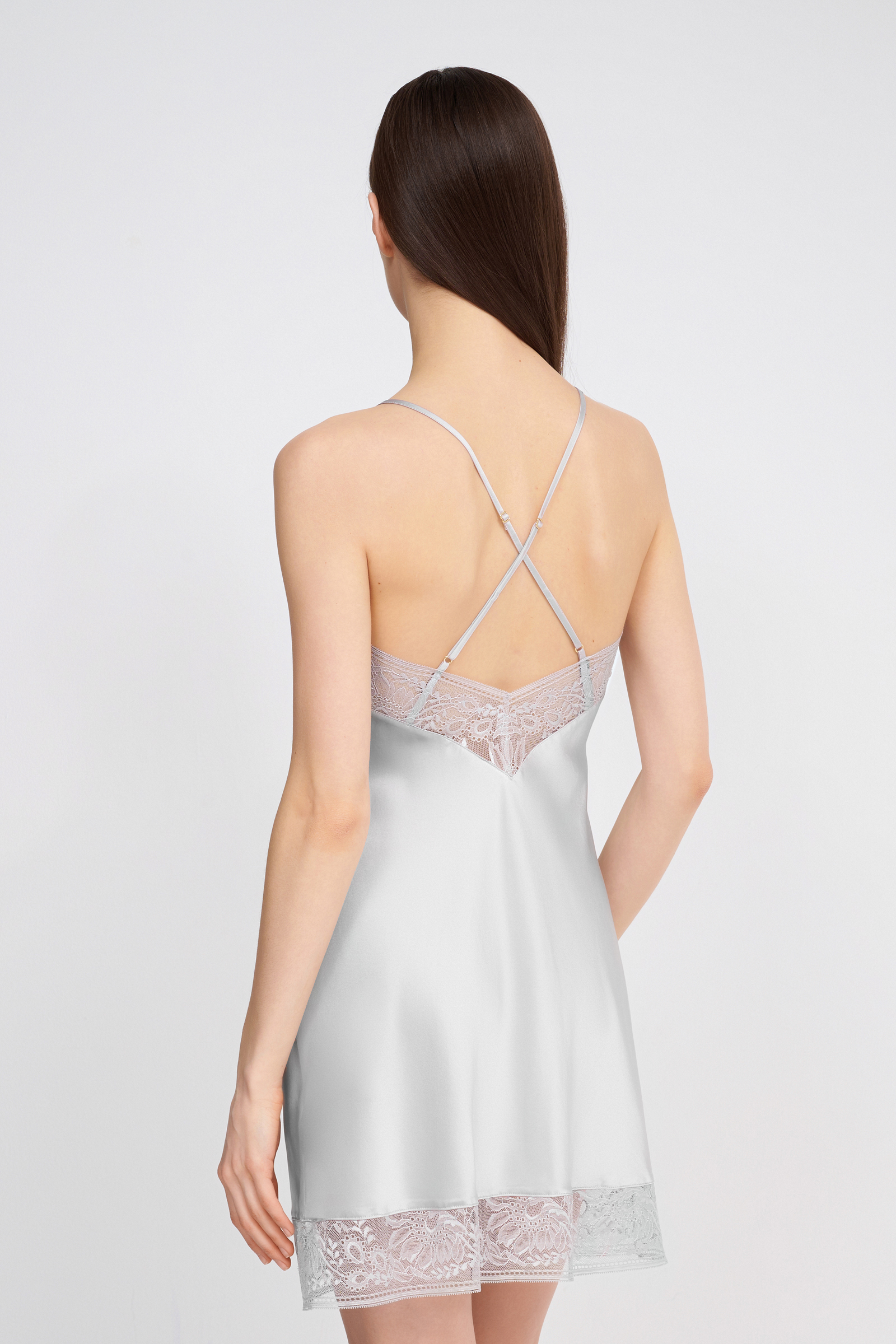 Шелковая комбинация с V-образным вырезом Бренд  Изображение 3