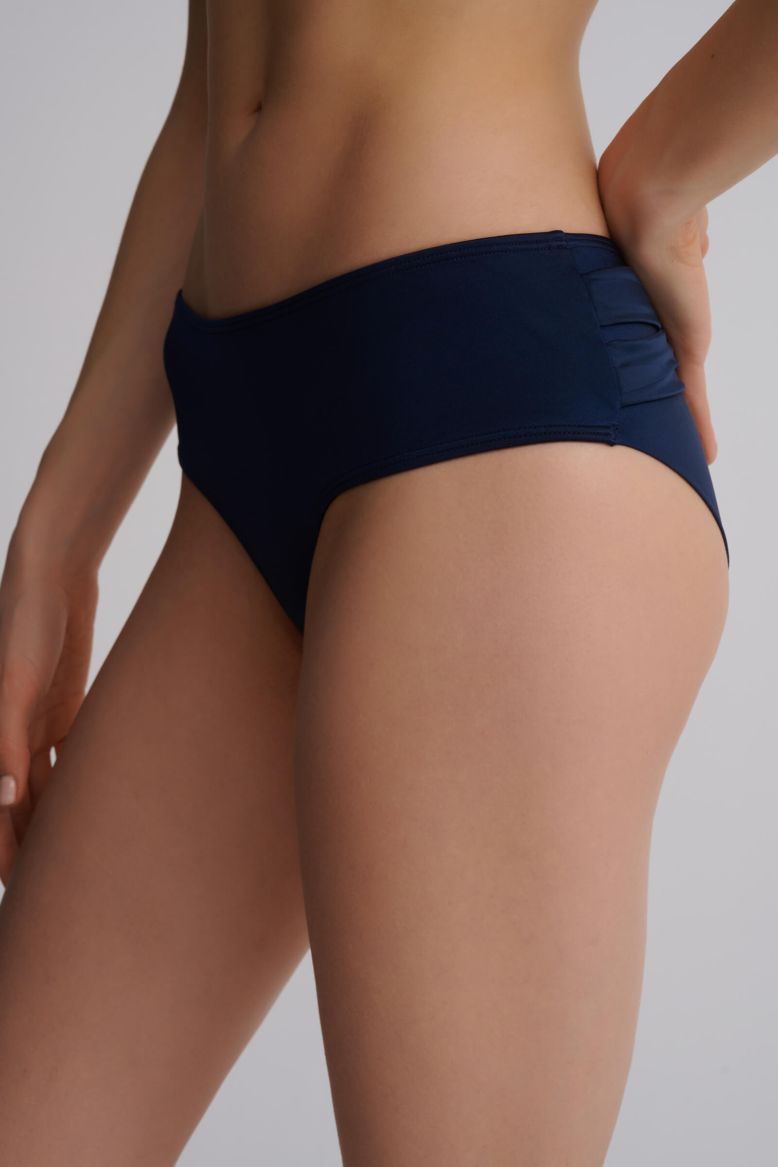 Плавки с драпировками и золотистым украшением Бренд  Изображение 3