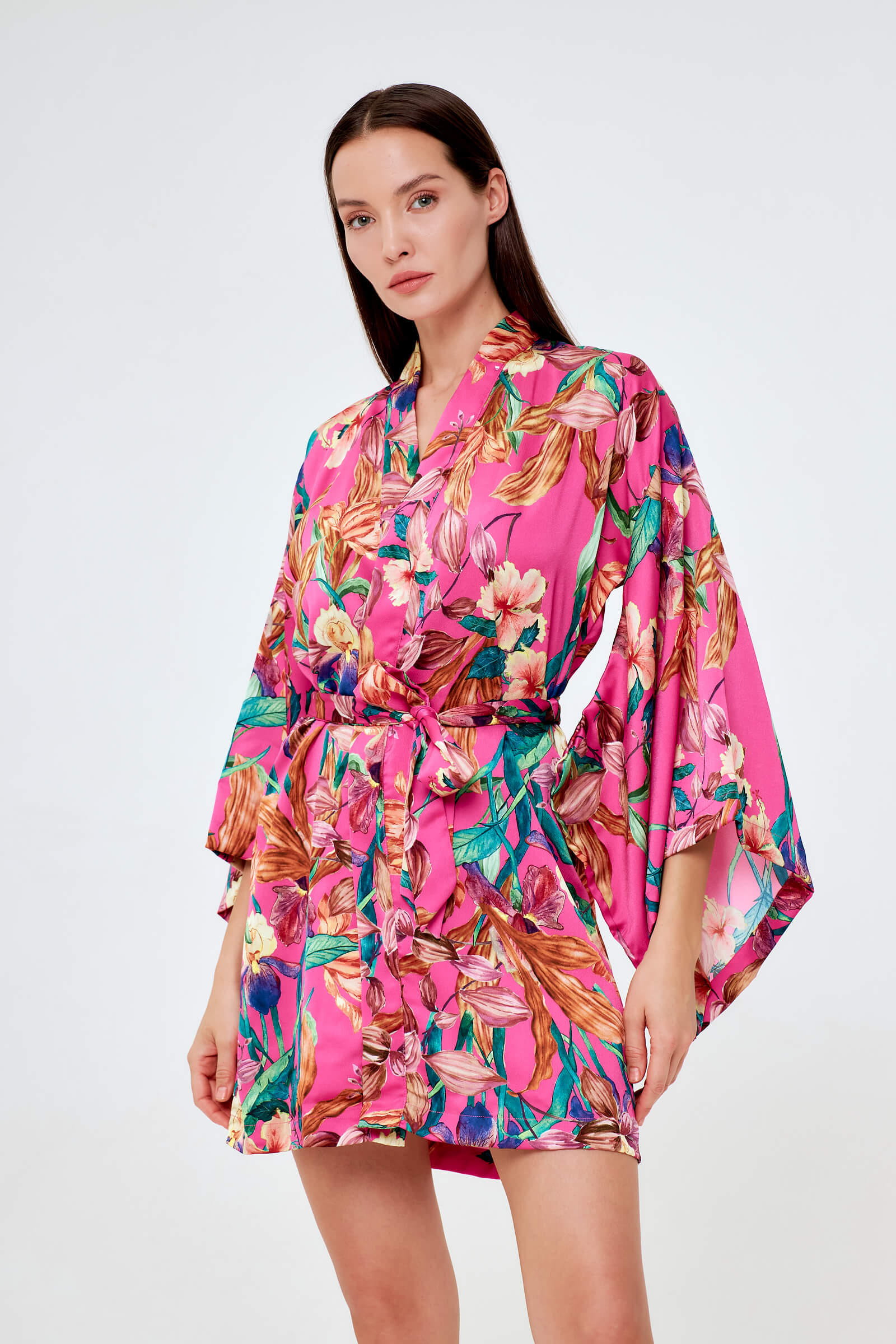 Короткий халат с поясом Бренд 