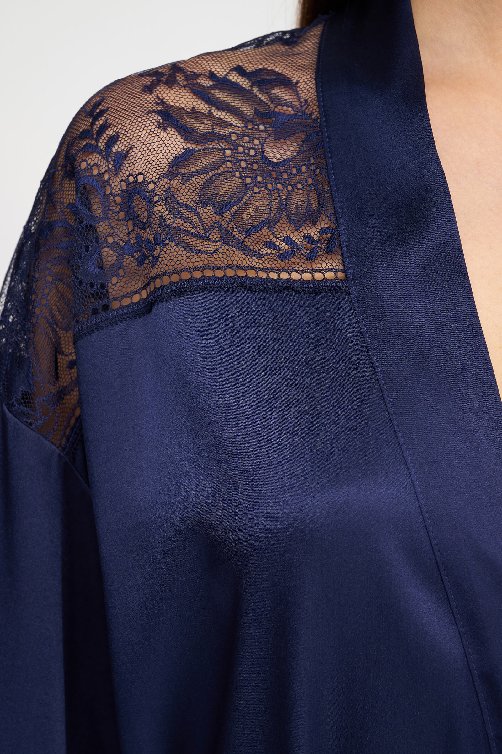 Шелковый халат с кружевом Бренд  Изображение 5