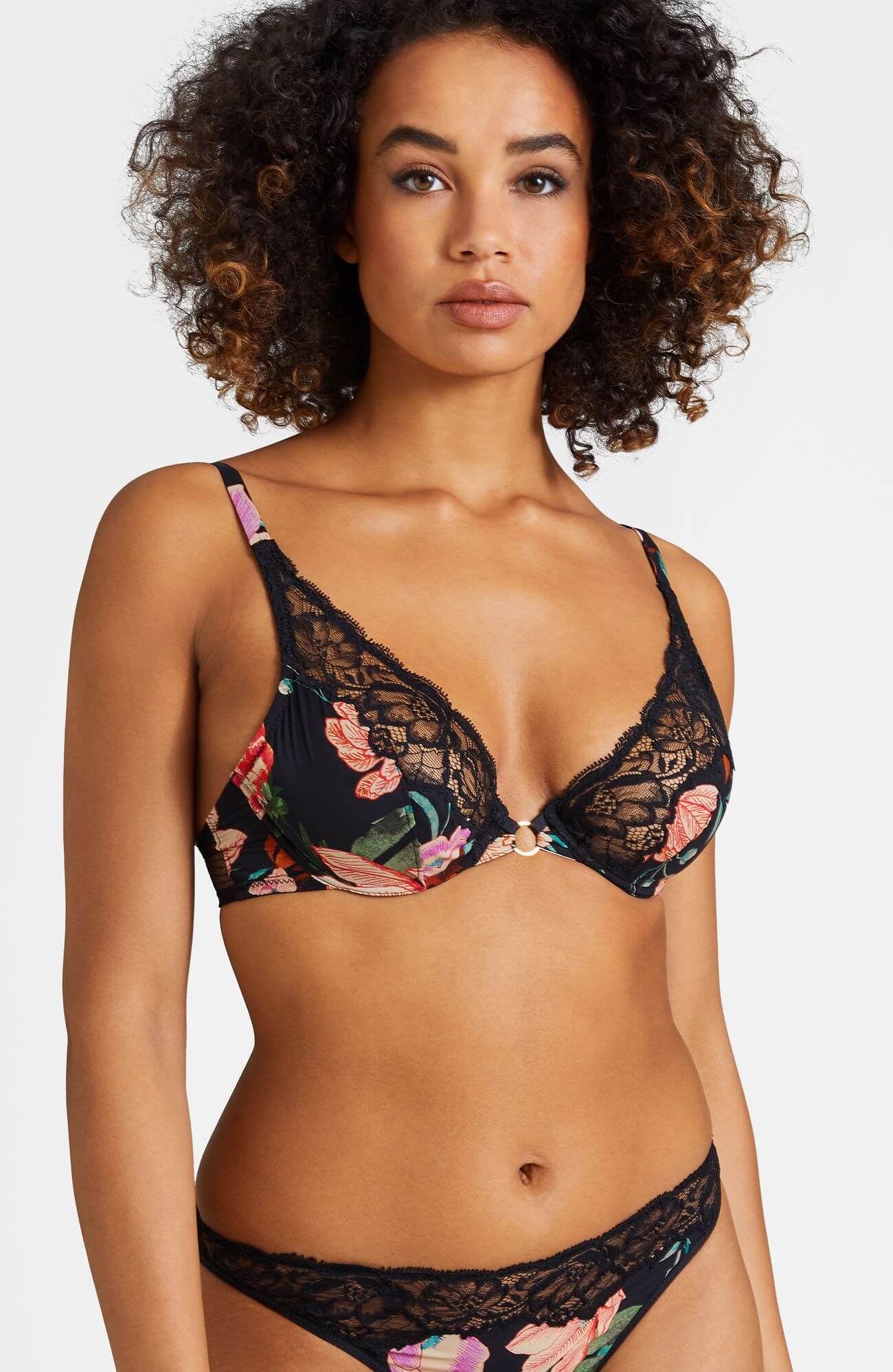 Бюстгальтер с треугольными чашками на косточках Бренд 