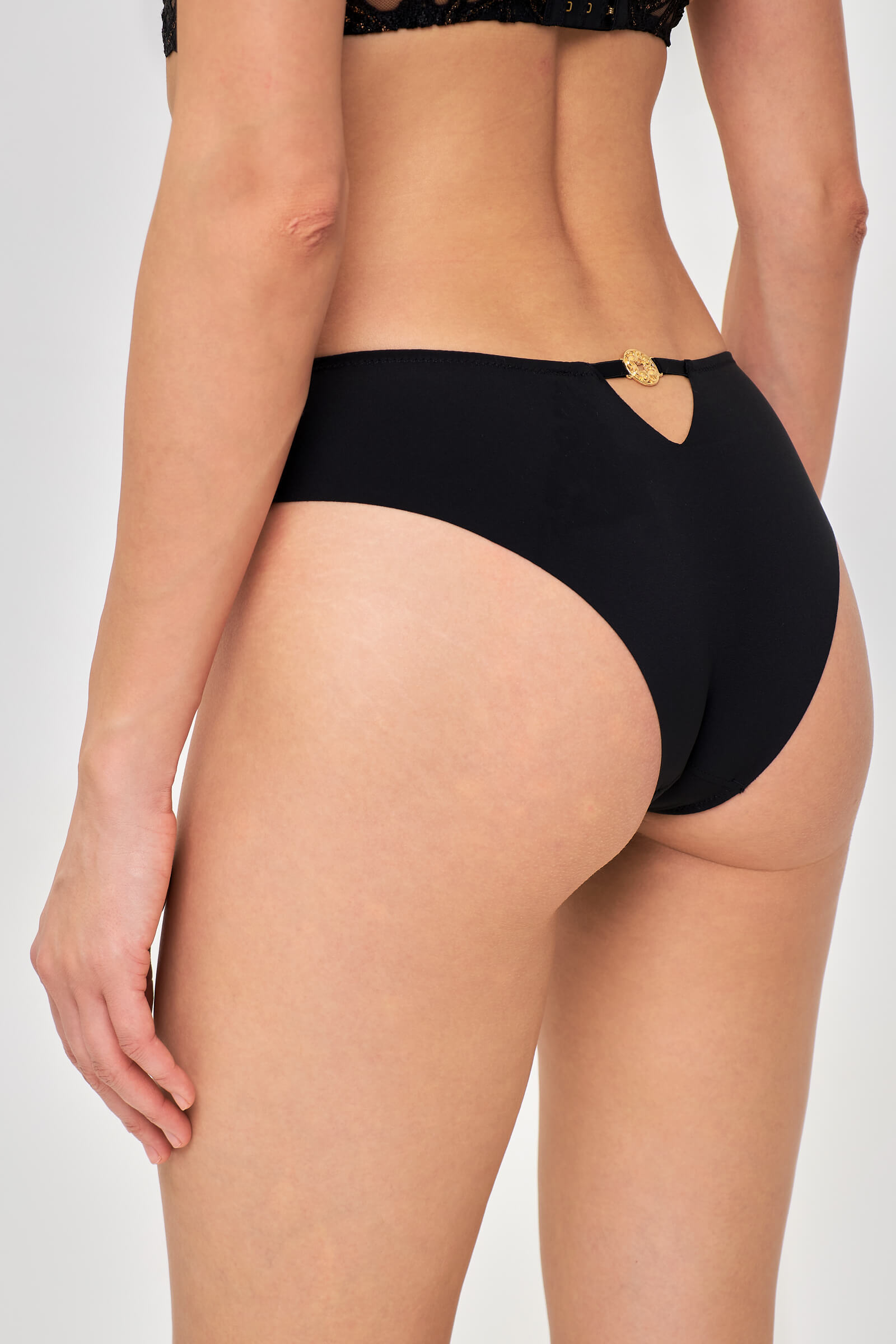 Трусы хипстеры с вышивкой Бренд  Изображение 3