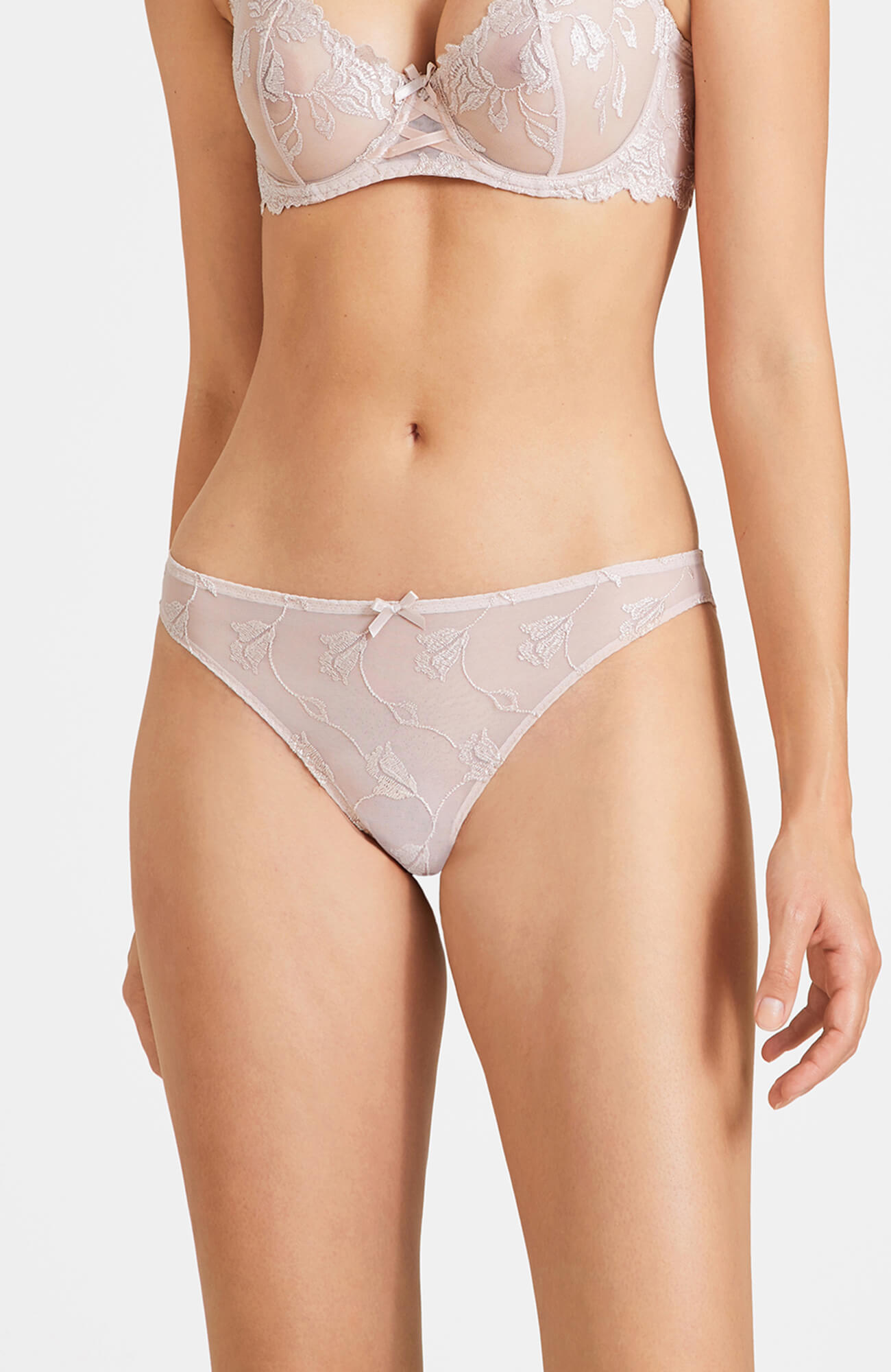 Трусы танга с цветочной вышивкой Бренд 