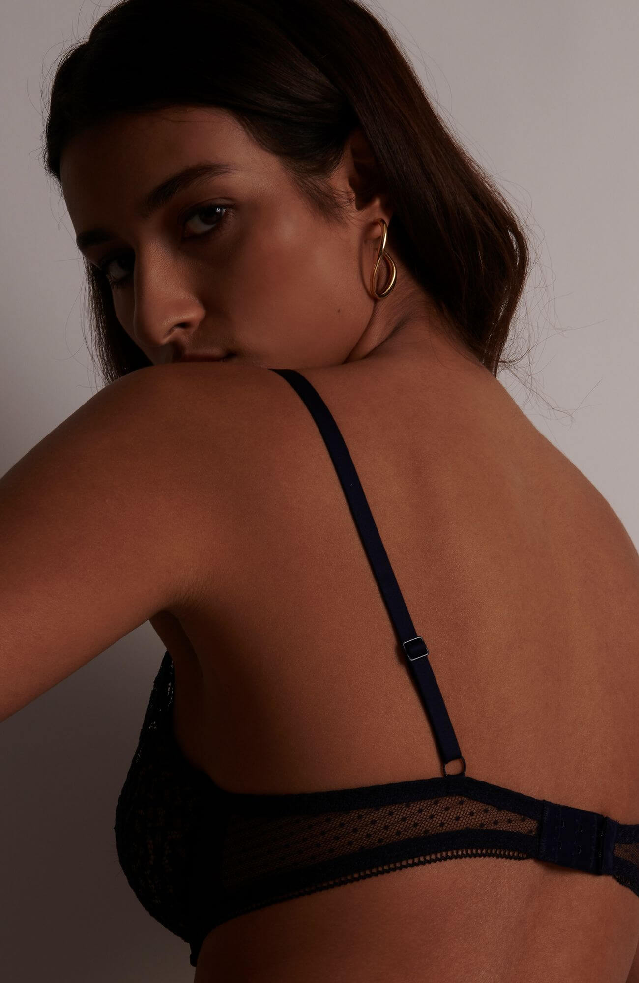 Бюстгальтер с треугольными чашками на косточках Бренд  Изображение 3