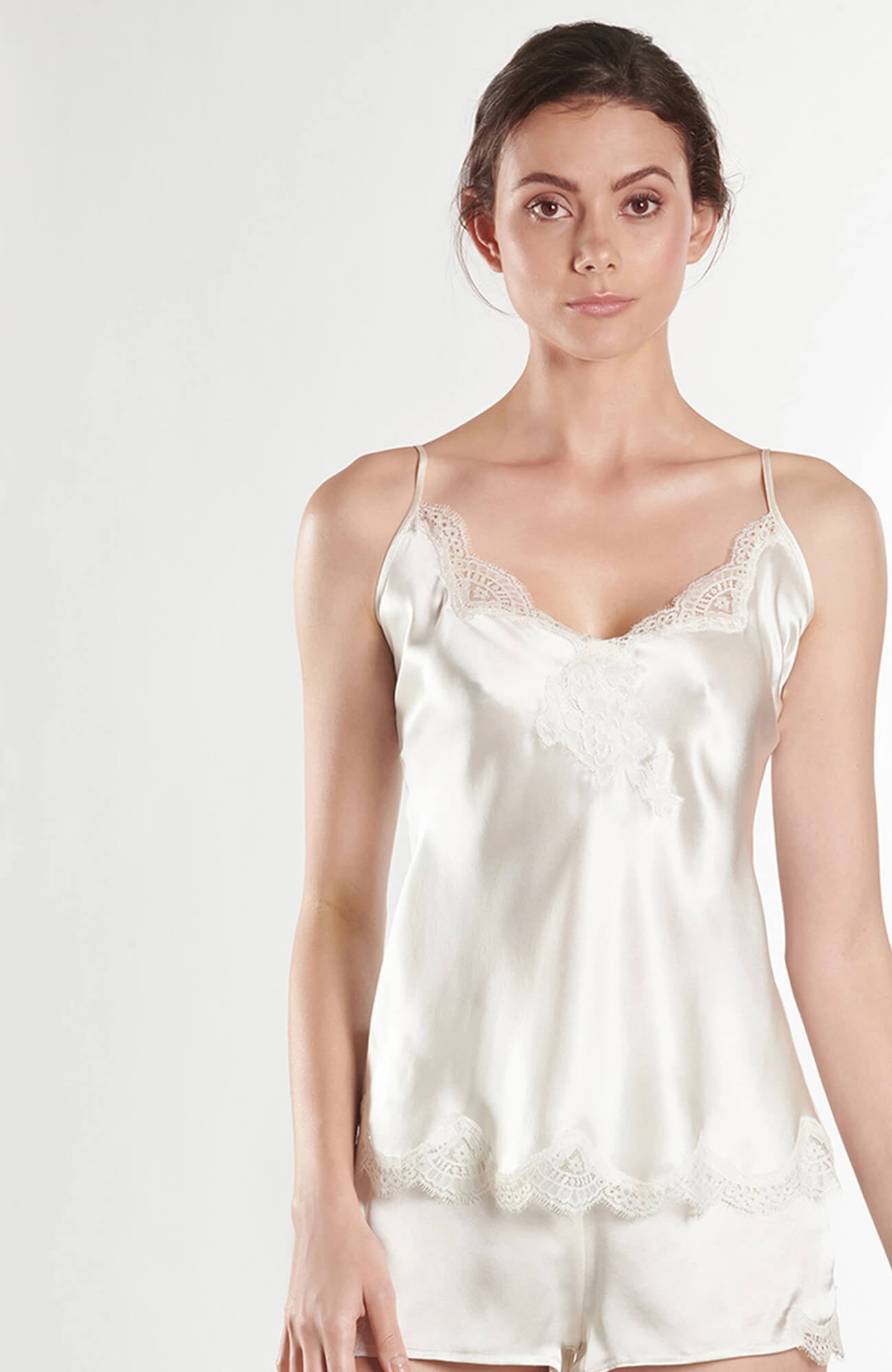 Пижамный шелковый топ с V-образным вырезом Бренд 