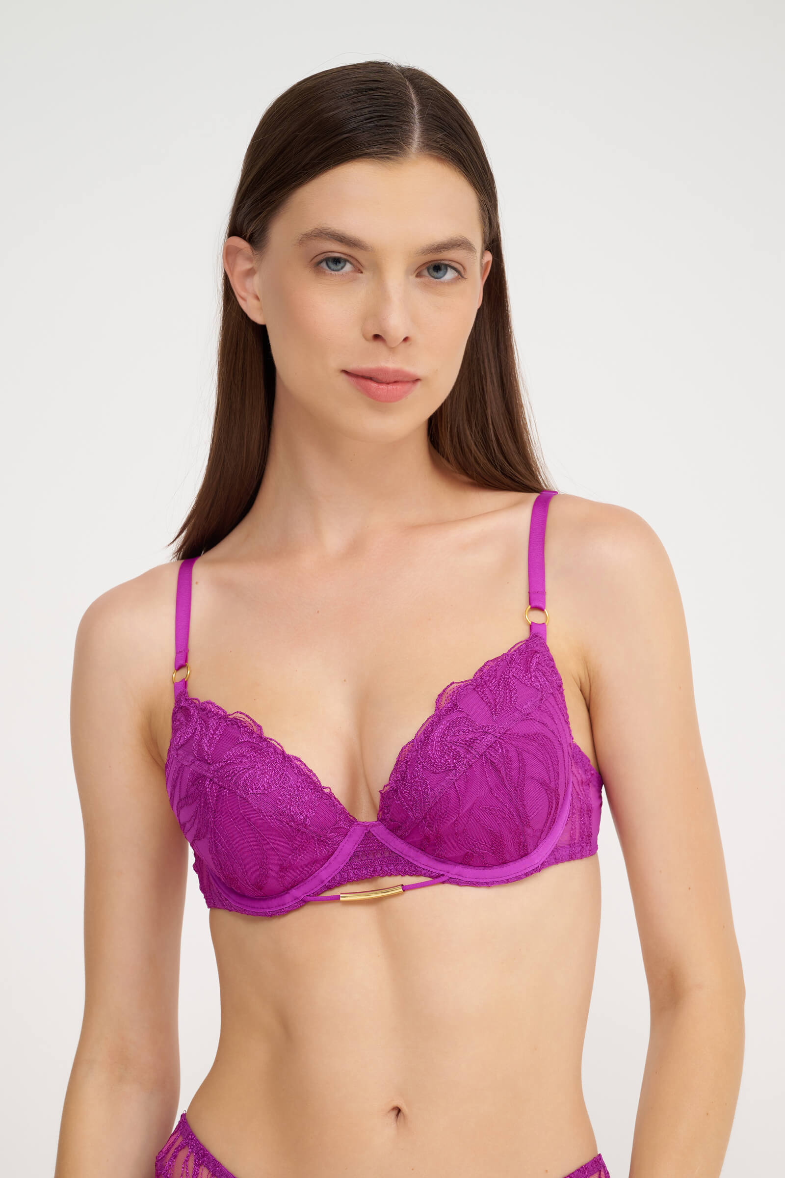 Бюстгальтер с вышивкой и золотым украшением Бренд 