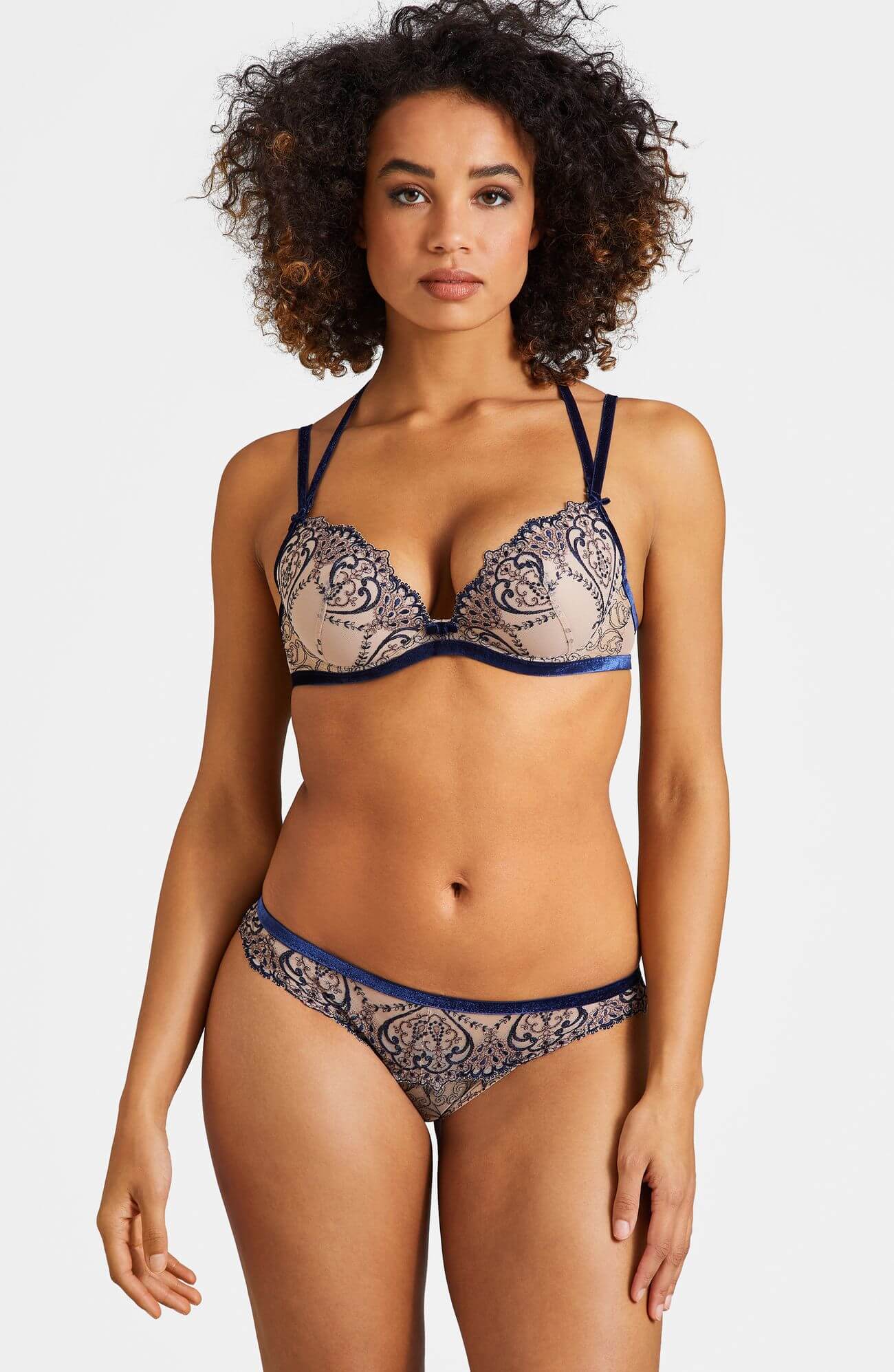 Бюстгальтер пуш-ап на косточках с вышивкой Бренд  Изображение 5