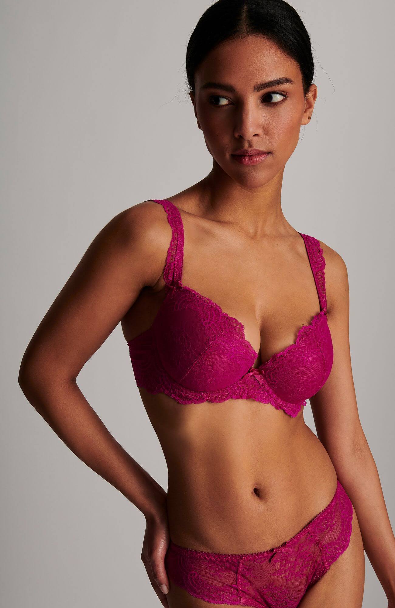 Бюстгальтер пуш-ап с полукруглыми чашками Бренд 