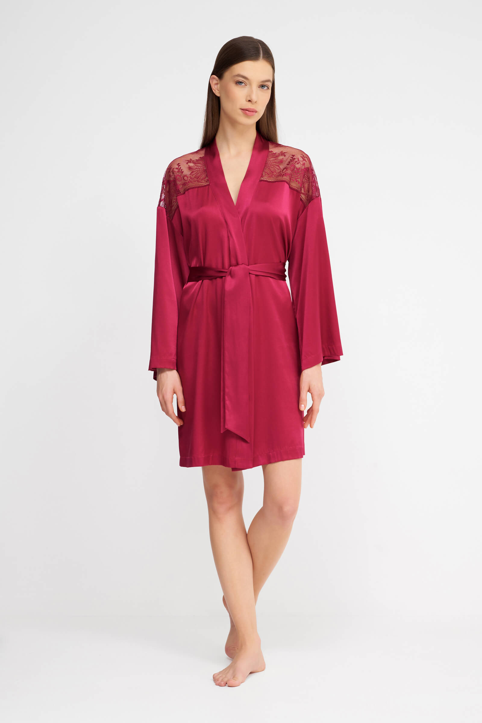 Шелковый халат с кружевом Бренд 