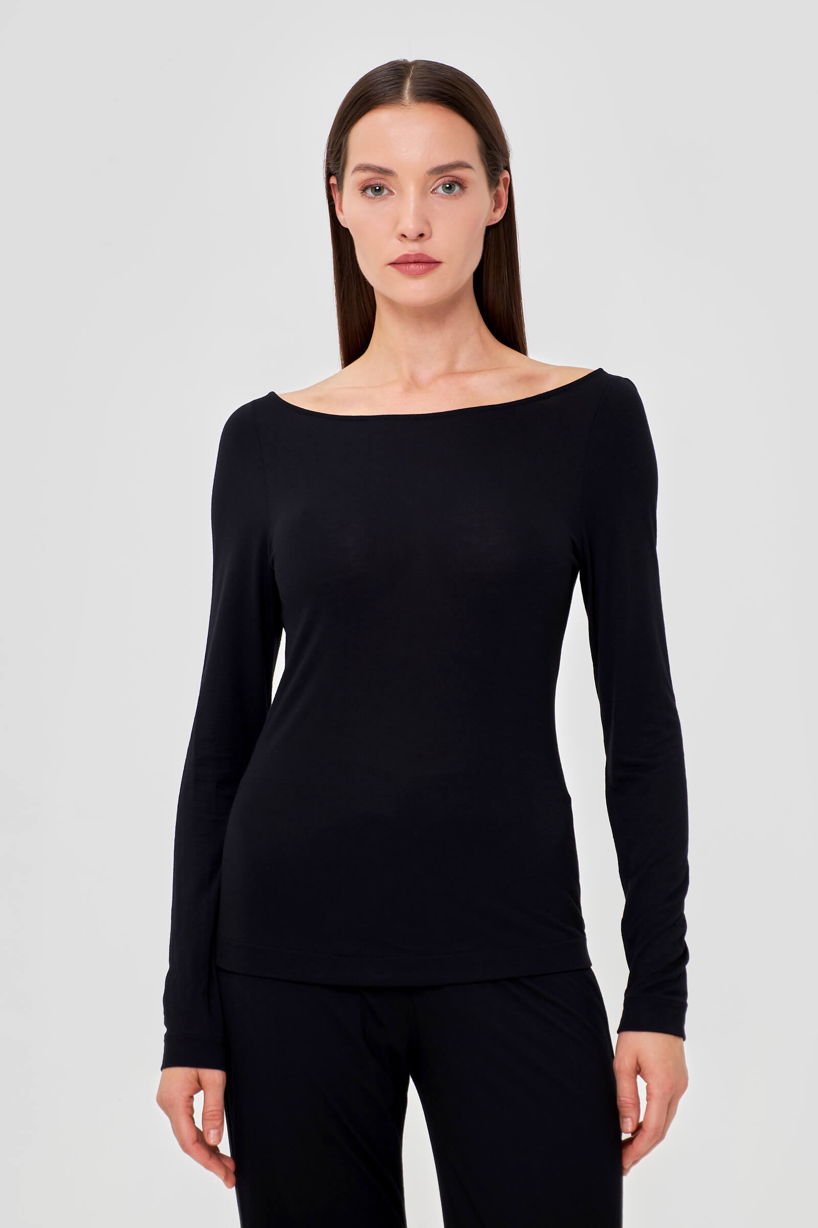 Лонгслив с открытой спиной Бренд 