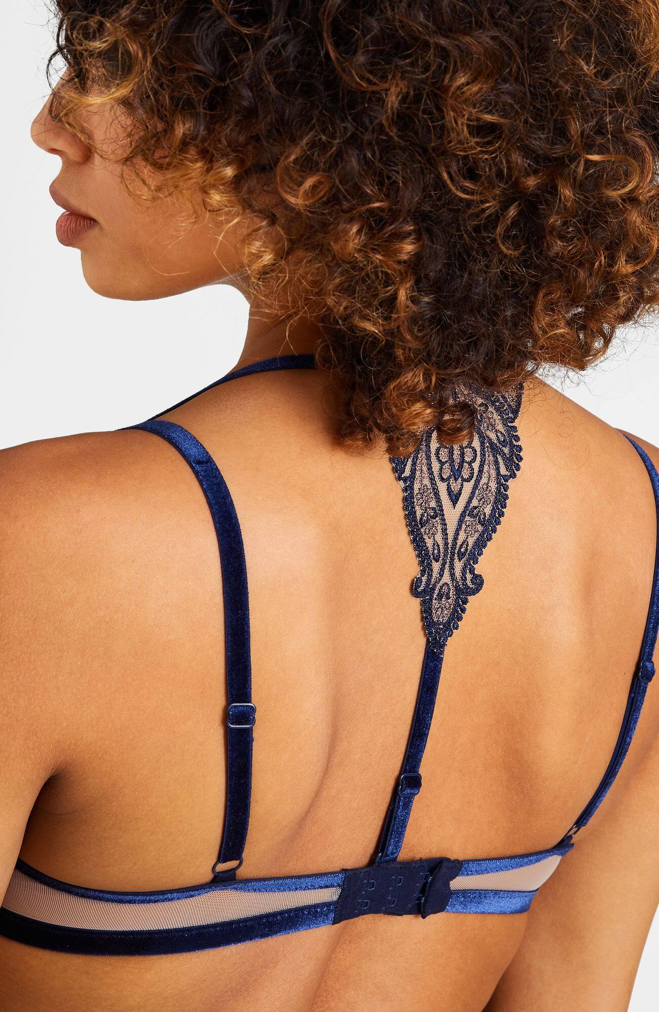 Бюстгальтер пуш-ап на косточках с вышивкой Бренд  Изображение 4