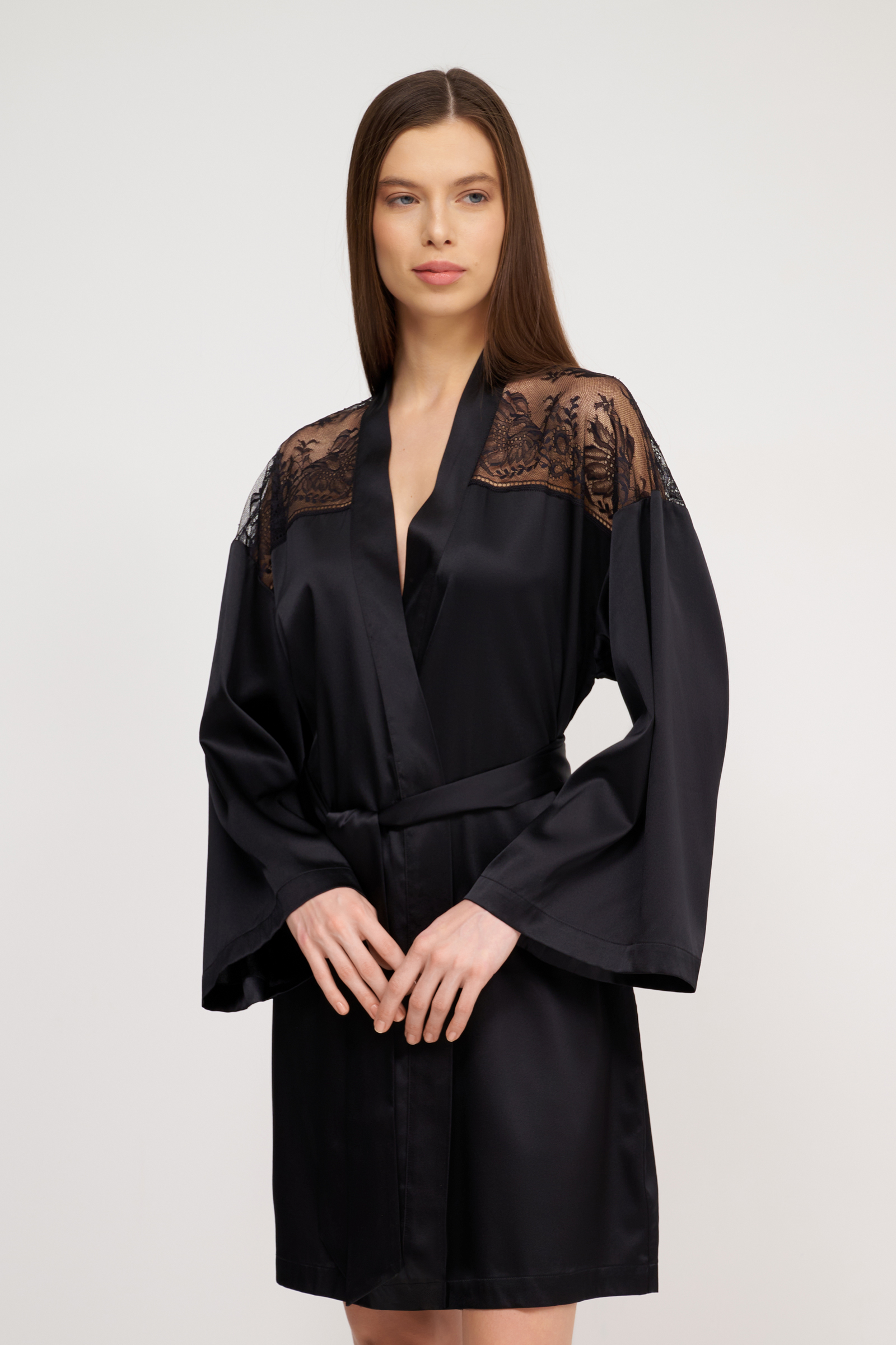 Шелковый халат с кружевом Бренд 